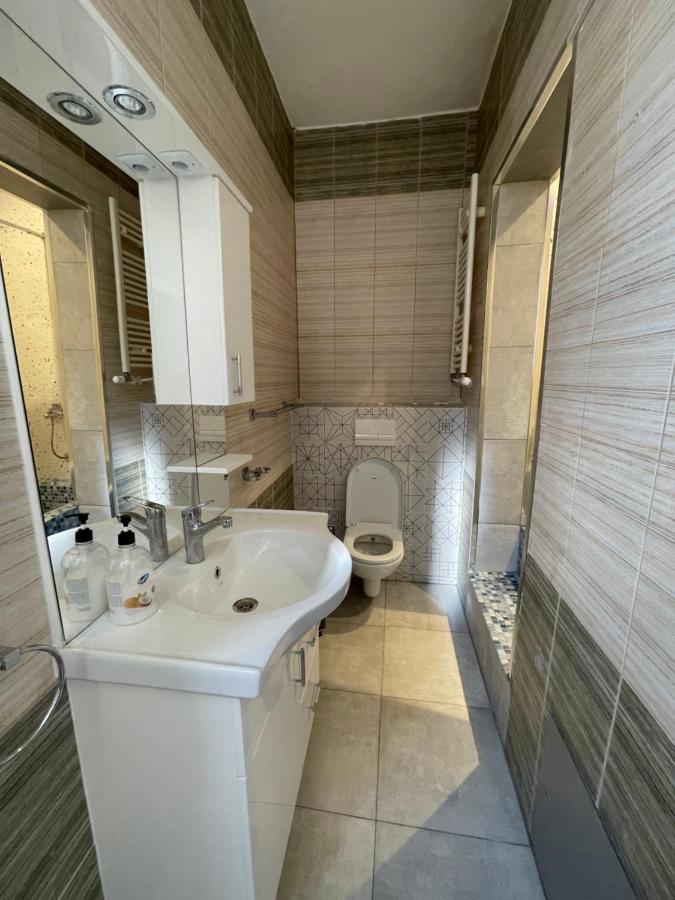 Ora-Prn, Studio Apartment In The City Centre プリシュティナ エクステリア 写真